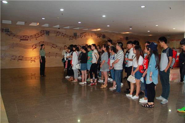 bat365学生党员赴鄂豫皖革命纪念馆开展“两学一做”党日活动