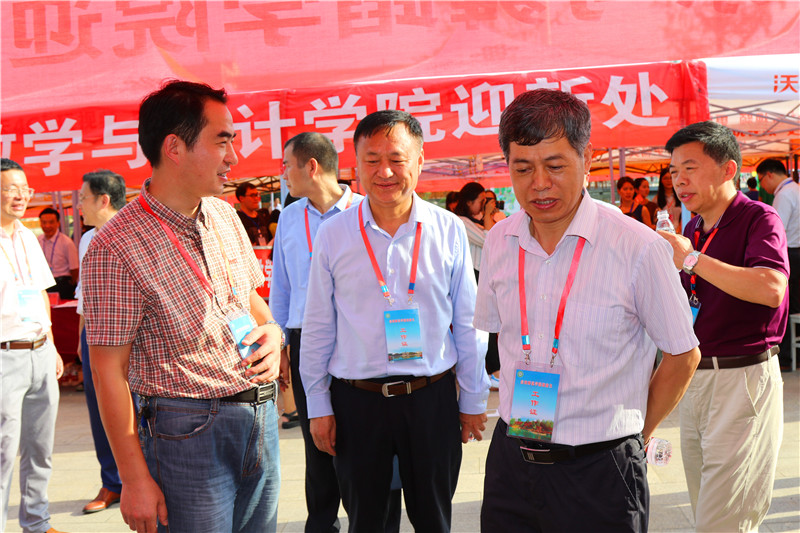 bat365圆满完成2017级迎新工作