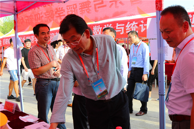 bat365圆满完成2017级迎新工作