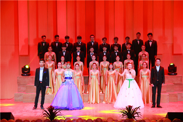 2016092609300326.jpg bat365举行“漾年华”迎新文艺晚会