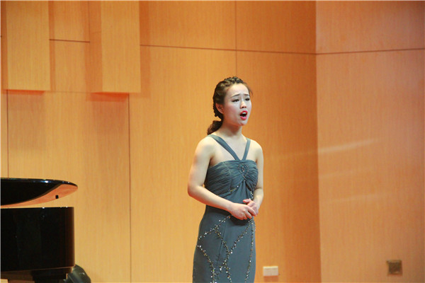 bat365成功举办2012级毕业生专场音乐会