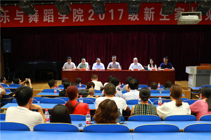 bat365圆满完成2017级迎新工作