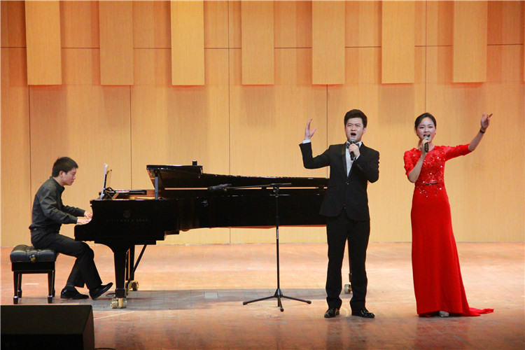 2016051610352073.jpg 中国音乐学院应邀来bat365交流演出