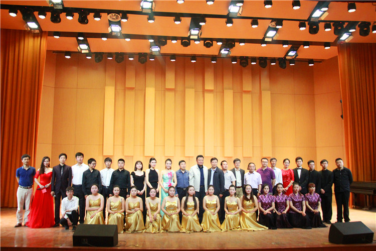 2016051610352049.jpg 中国音乐学院应邀来bat365交流演出