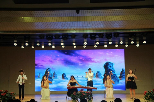 bat365顺利举办“我们的天空，我们的梦”漾年华迎新晚会