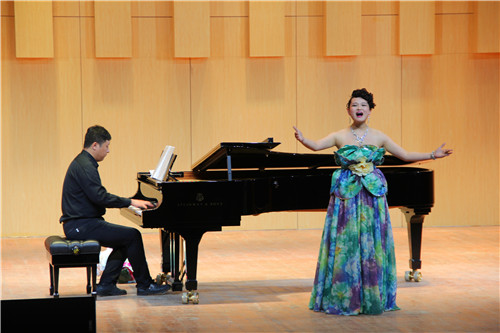 bat365青年教师冯志东个人独唱音乐会亮相音乐厅