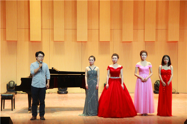 bat365成功举办2012级毕业生专场音乐会