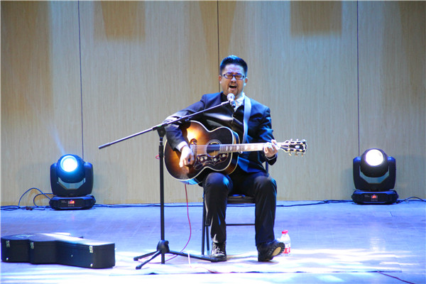 杨明毅“以音乐的名义”讲唱会走进bat365