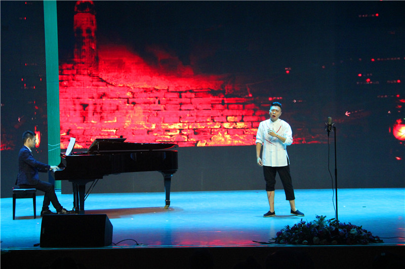 2017061209043658.jpg bat365举办学生会欢送毕业生文艺晚会