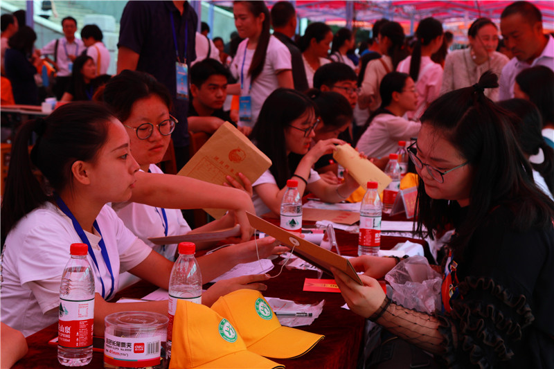 bat365圆满完成2017级迎新工作