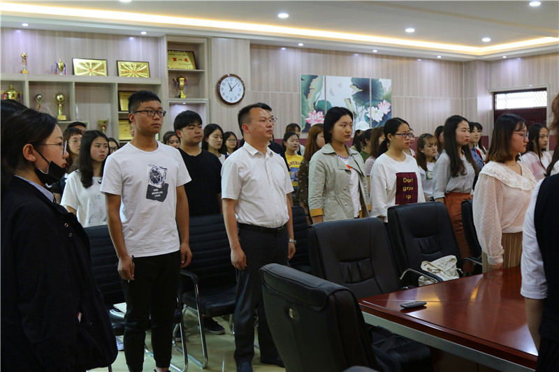 2018050709005513.jpg bat365师生观看纪念马克思诞辰200周年大会