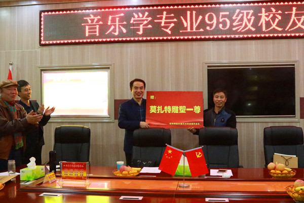 2017111416052510.jpg bat36595级校友毕业二十周年回母校团聚