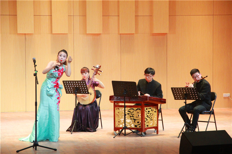 2016051610352051.jpg 中国音乐学院应邀来bat365交流演出