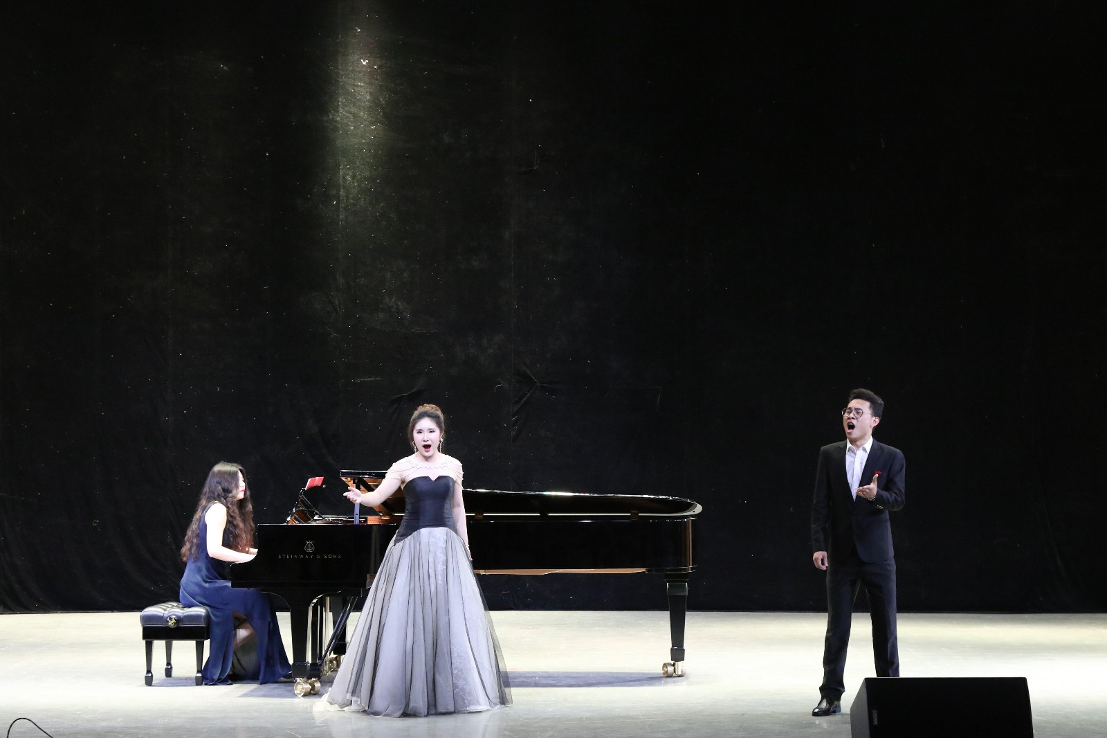 2018061308414512.jpg 华中师范大学学生汇报音乐会在bat365成功举办