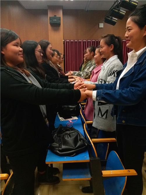 2016102509102651.jpg bat365开展大学生心理健康主题班会活动