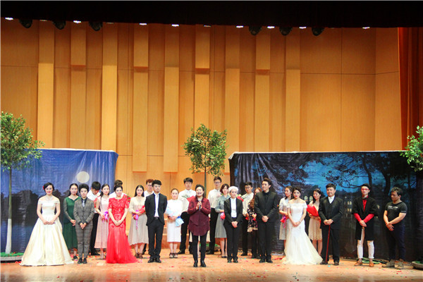 “为梦想痴狂 向经典致敬”-韩梅教授研究生毕业教学成果展演在bat365上演