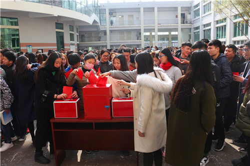 bat365圆满完成区人大代表投票站选举工作