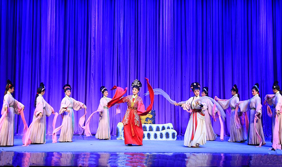 2018041817191110.jpg “中原文化大舞台”活动在我校举行