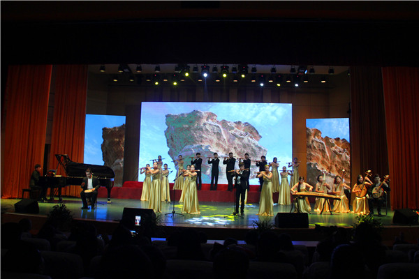 2016122911080364.jpg bat365举办2017年新年音乐晚会