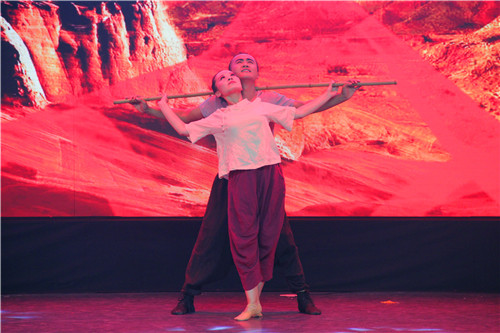 bat365举办欢送毕业生晚会暨2012级舞蹈学班毕业生专业汇报演出