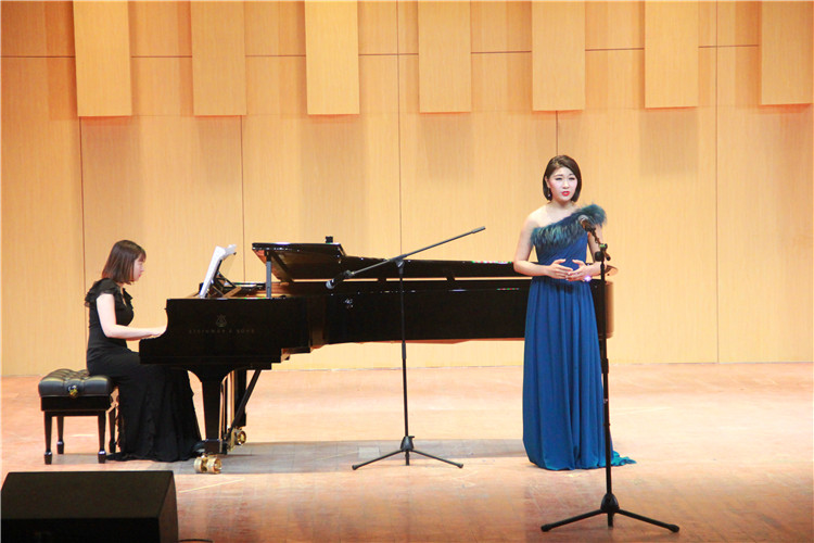 2016051610351912.jpg 中国音乐学院应邀来bat365交流演出