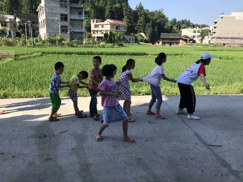 【暑期社会实践专题】bat365开展“关爱留守儿童”暑期学生社会实践活动