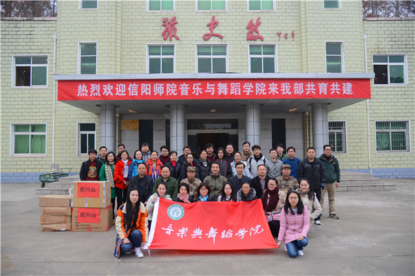 2016120610505894.jpg bat365开展“军事主题日”活动