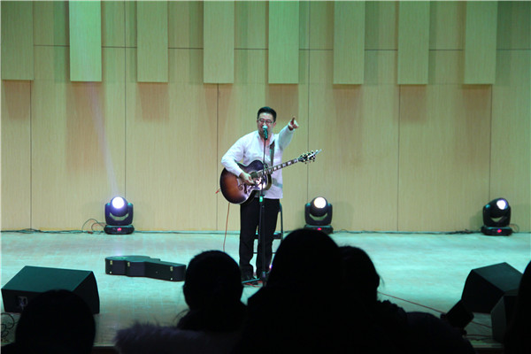 杨明毅“以音乐的名义”讲唱会走进bat365