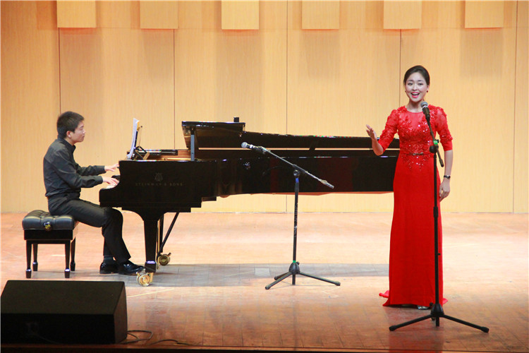 2016051610351911.jpg 中国音乐学院应邀来bat365交流演出