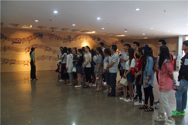 bat365学生党员赴鄂豫皖革命纪念馆开展“两学一做”党日活动