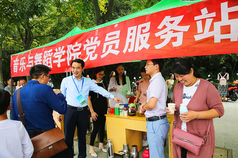 bat365圆满完成2017级迎新工作