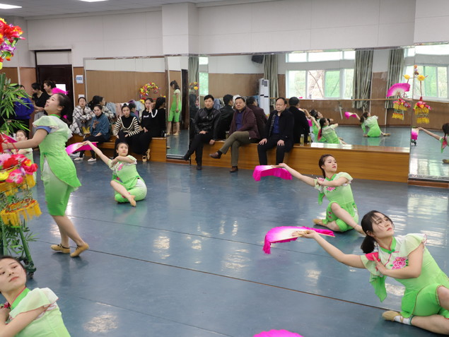 河南省歌舞剧院杜宏亚副院长来bat365指导交流