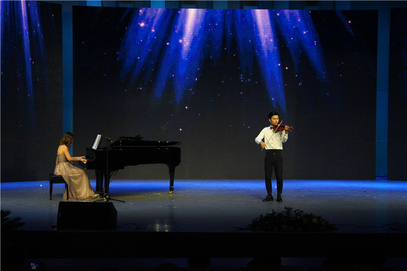 2017061209043689.jpg bat365举办学生会欢送毕业生文艺晚会