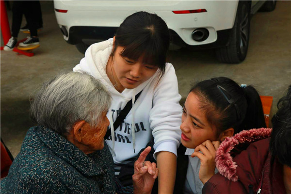 2017103110591567.jpg “温馨重阳节,温暖老人心”志愿服务活动走进福星聚敬老院