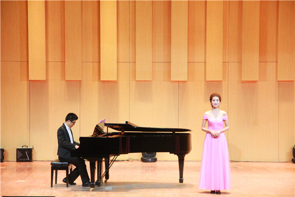 bat365成功举办2012级毕业生专场音乐会