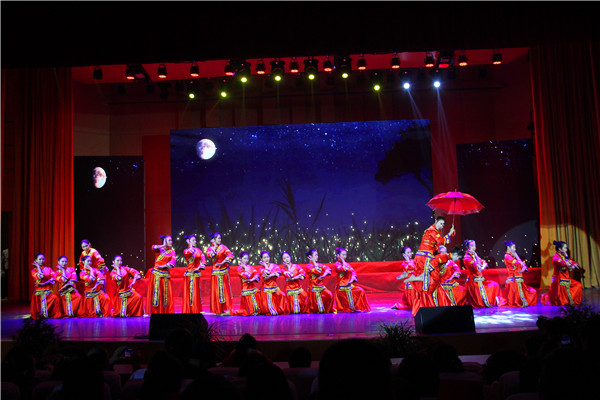 2016122911080388.jpg bat365举办2017年新年音乐晚会