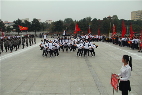 2016110914571112.jpg bat365在新生广播体操比赛中夺冠