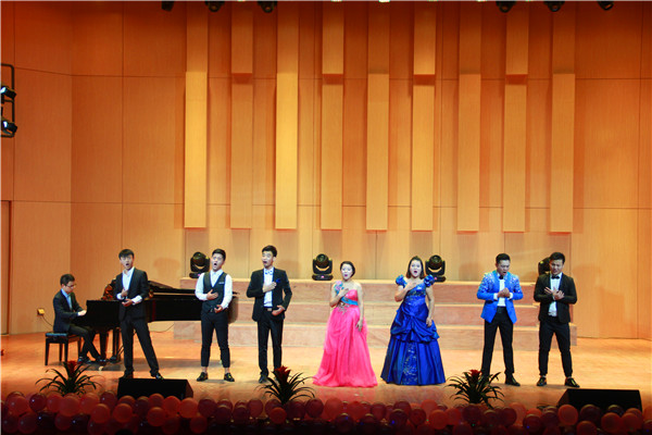 2016092609300390.jpg bat365举行“漾年华”迎新文艺晚会