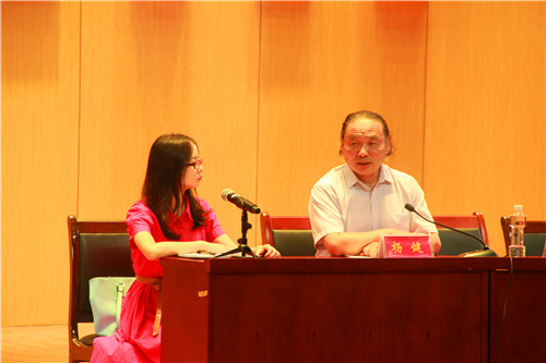 2016091815192098.jpg bat365举行2016级新生家长见面会