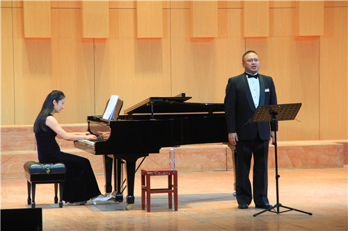 美国德州三一大学李佳蔚教授来bat365举办音乐会