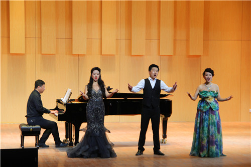 bat365青年教师冯志东个人独唱音乐会亮相音乐厅