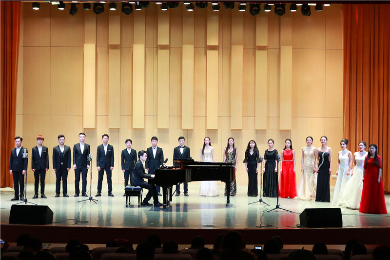 2017122515324949.jpg 青年教师冯志东教学实践汇报音乐会举办