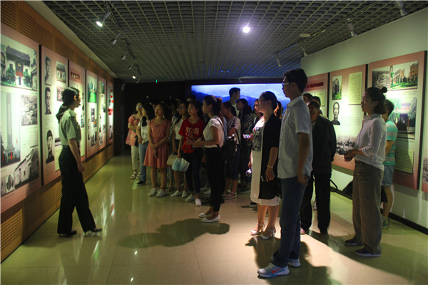 bat365学生党员赴鄂豫皖革命纪念馆开展“两学一做”党日活动