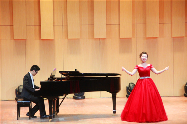 bat365成功举办2012级毕业生专场音乐会