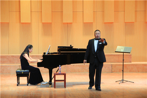 美国德州三一大学李佳蔚教授来bat365举办音乐会