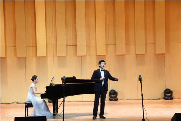 2016112510374154.jpg bat3652015级学生举办个人音乐会