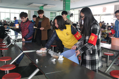 向不文明行为说“不” bat365开展“文明餐厅”志愿服务活动