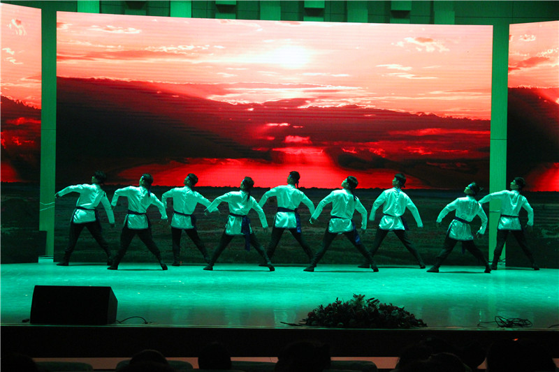 2017061209043569.jpg bat365举办学生会欢送毕业生文艺晚会