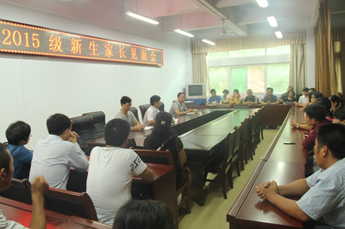 bat365召开2015级新生家长见面会