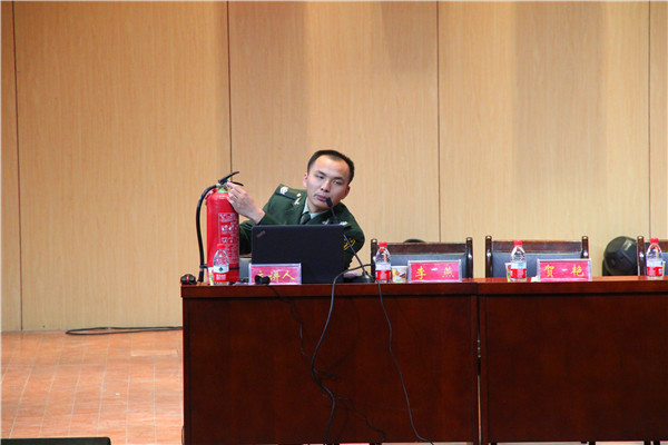 2016112410380660.jpg bat365召开学生安全教育知识讲座